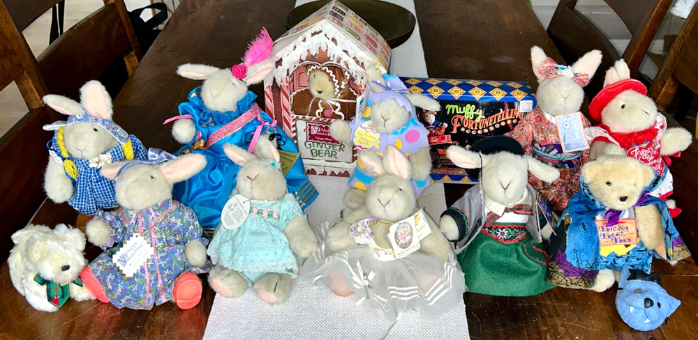 Lot of 13 Hoppy VanderHare Bunny & Muffy VanderBear Bear Plush Dolls+Acces 1990s