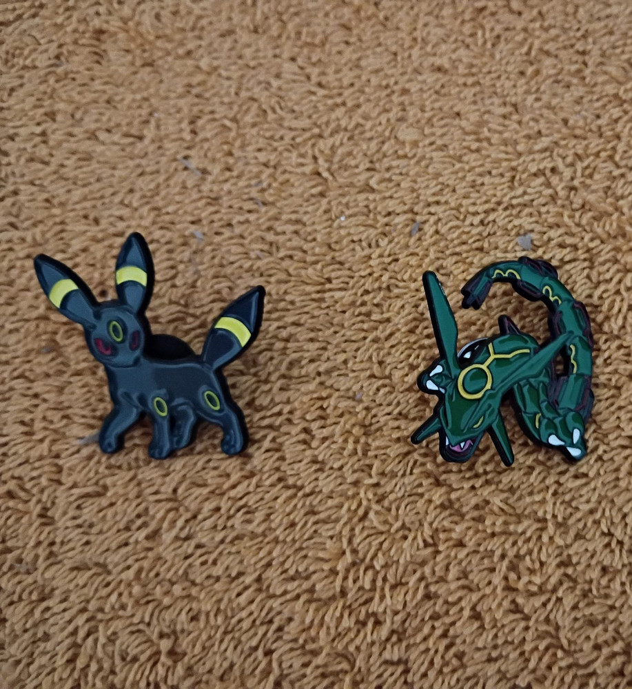 2pc UMBREON & RAYQUAZA POKEMON PIN SET  Metal Enamel Lapel Lot Brooch Badge Pins