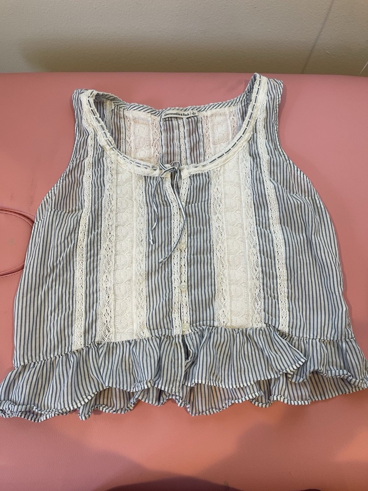 NWOT Abercrombie Fitch Women’s Blue White Embroidered Sleeveless Top L