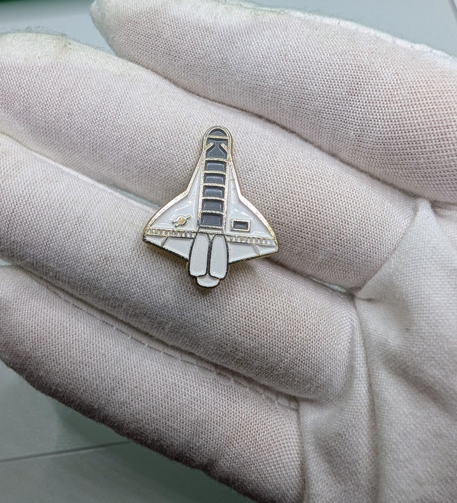 Vintage NASA Space Shuttle Orbiter White Enamel Souvenir Lapel Pin