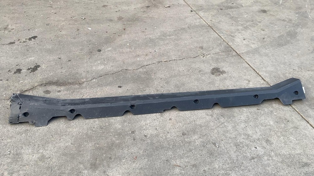2024-2025 Tesla Cybertruck Right Rocker Panel Molding RH Assembly