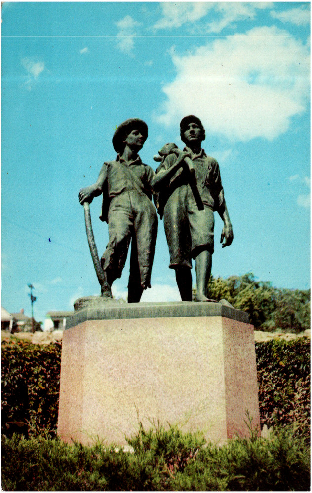 Tom Sawyer and Huck Finn Statue Cardiff Hill Hannibal Missouri Chrome Postcard