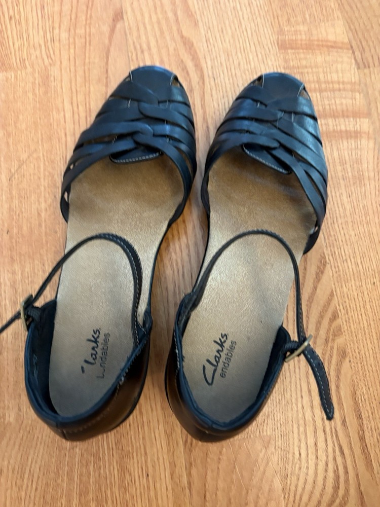 Clark's Women's 6.5 M Black Wendy Land Bendables Leather Sandals