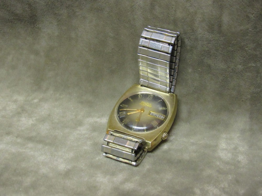 Vintage 1974 Bulova Accutron Rolled Gold Day Date Mens Wristwatch Working Condition
