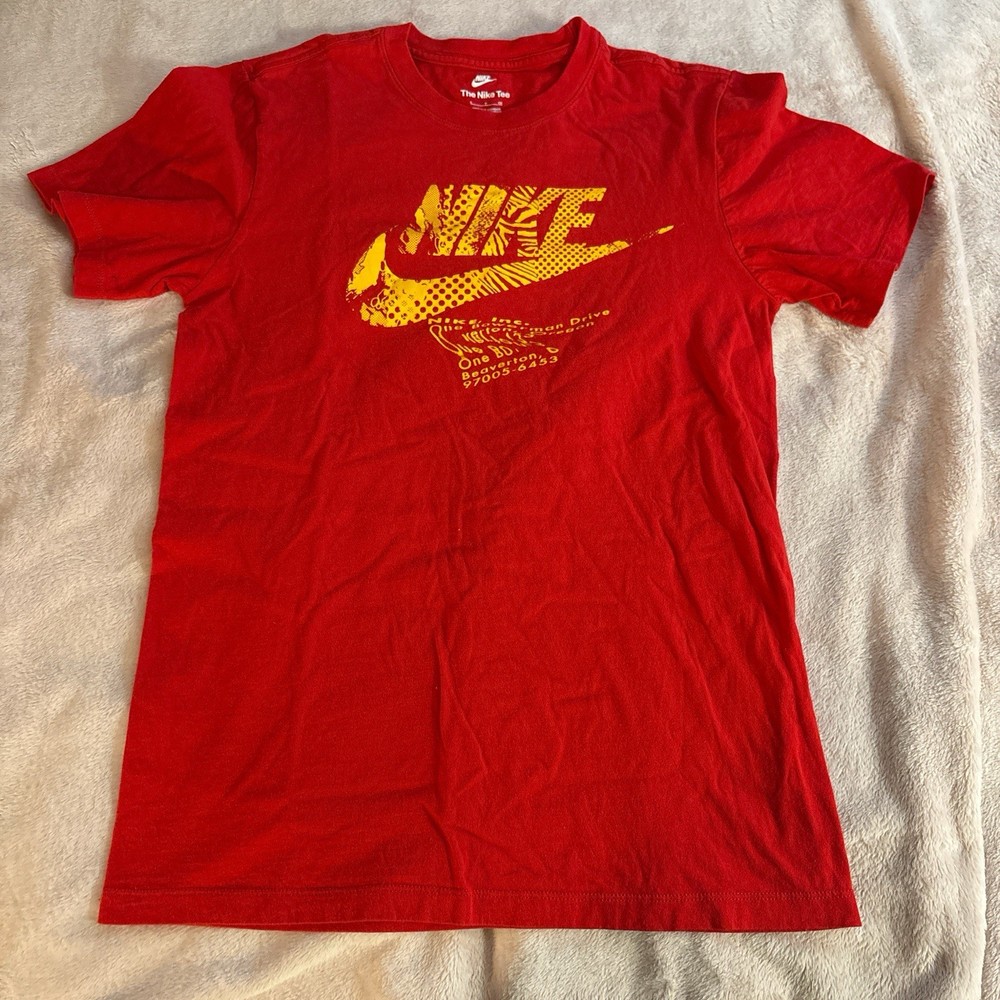 Nike The Nike Tee Men's Red Graphic Logo Crew Neck Short Sleeve T-Shirt Size S