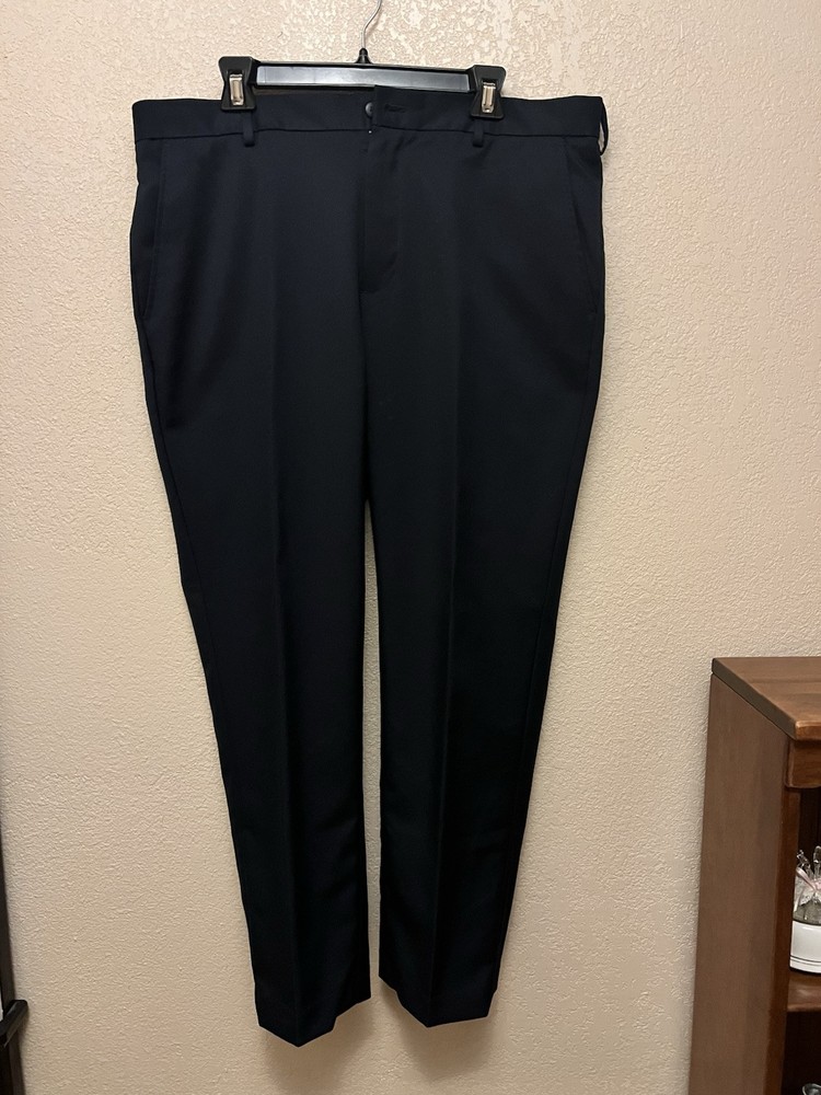Van Heusen Men's Slim-Fit Stretch Traveler Dress Pant - 38x30 - Black