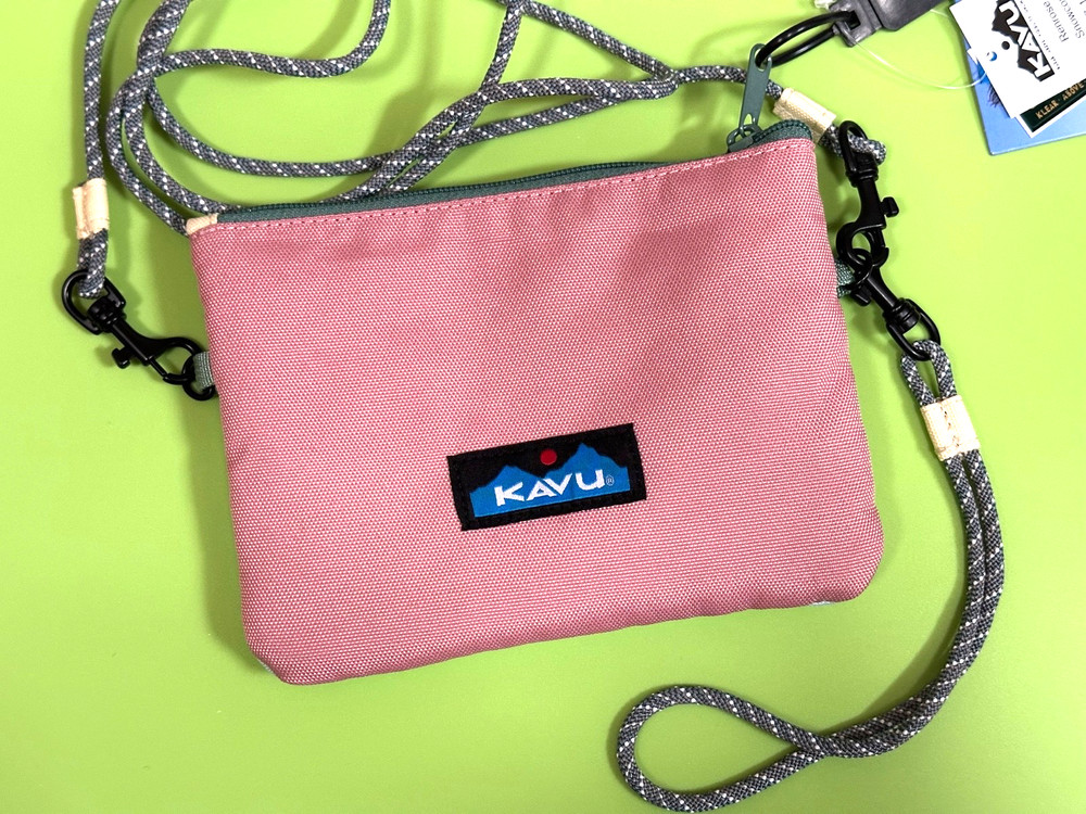 KAVU Renrose Crossbody Wallet ~ Snowcone