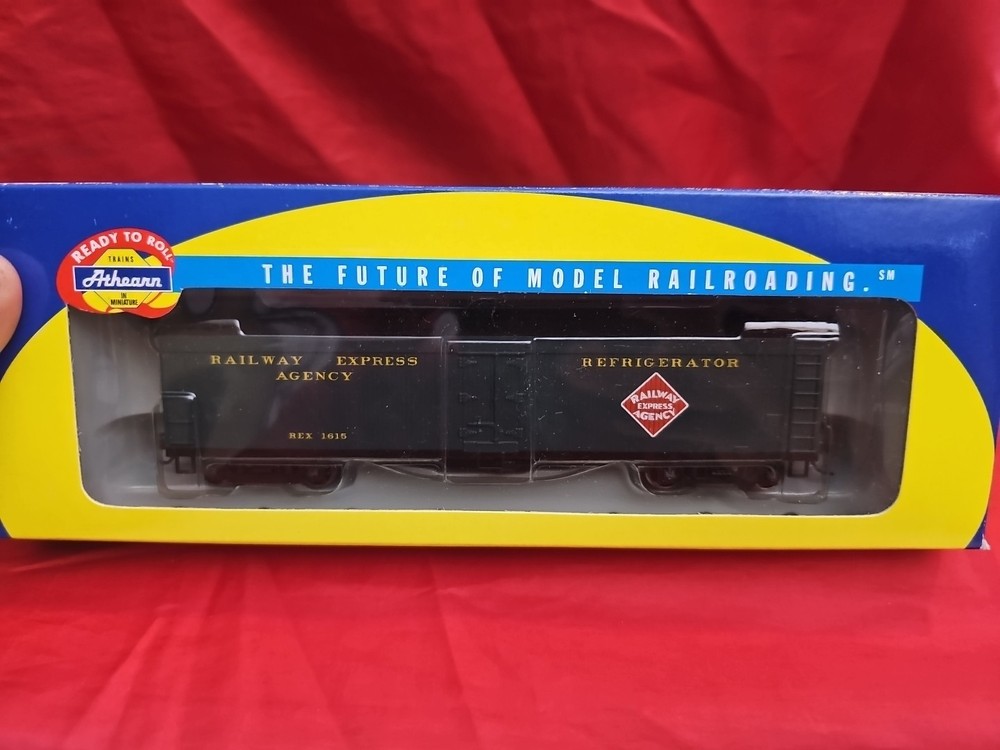 Athearn Railway Express Agency 92561 Express Reefer 1615