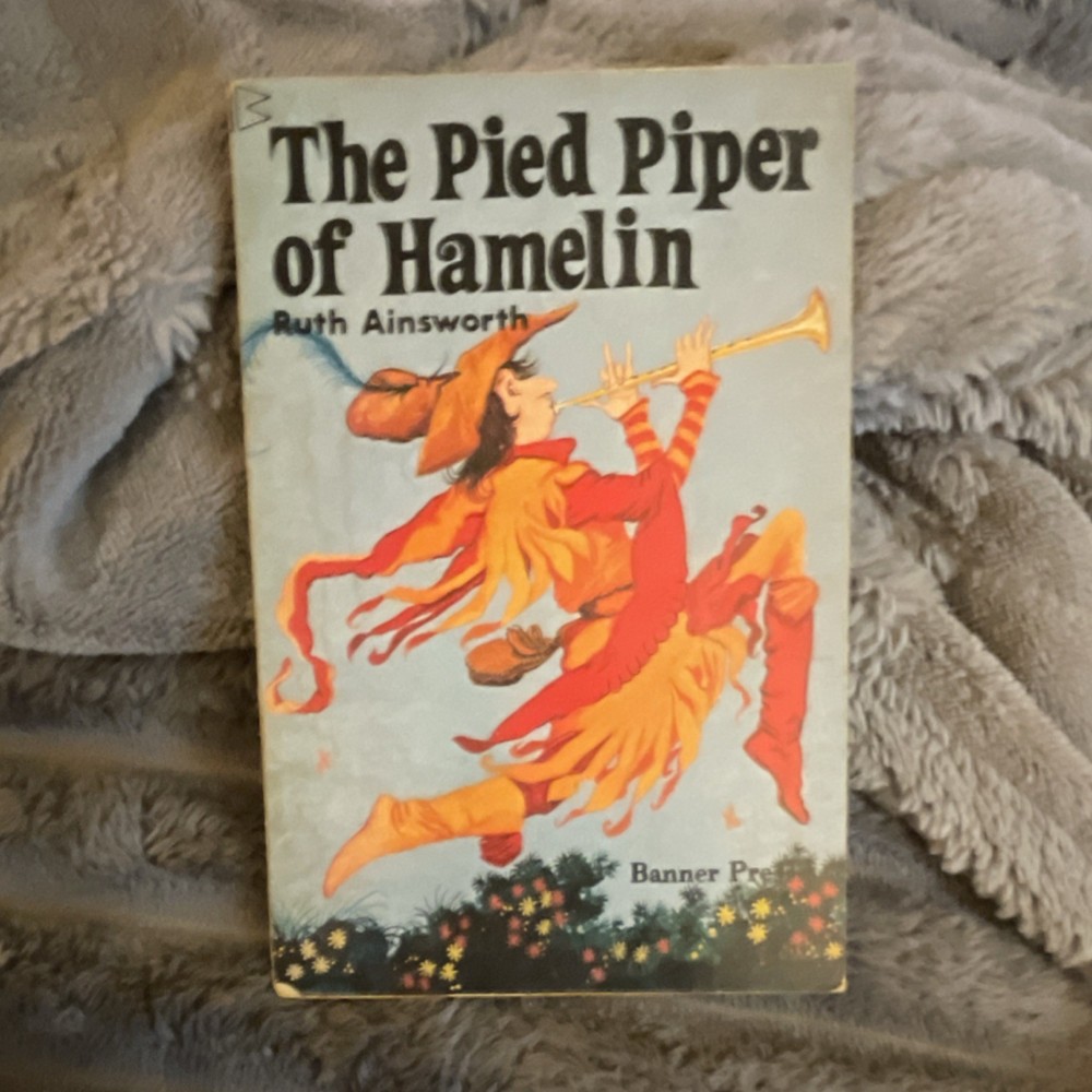 The Pied Piper of Hamelin by Ruth Ainsworth, Banner Press, Paperback, Illustrat…
