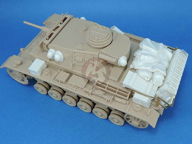 Legend 1/35 German Panzer III DAK Tank Stowage & Accessories Set S1 WWII LF1405