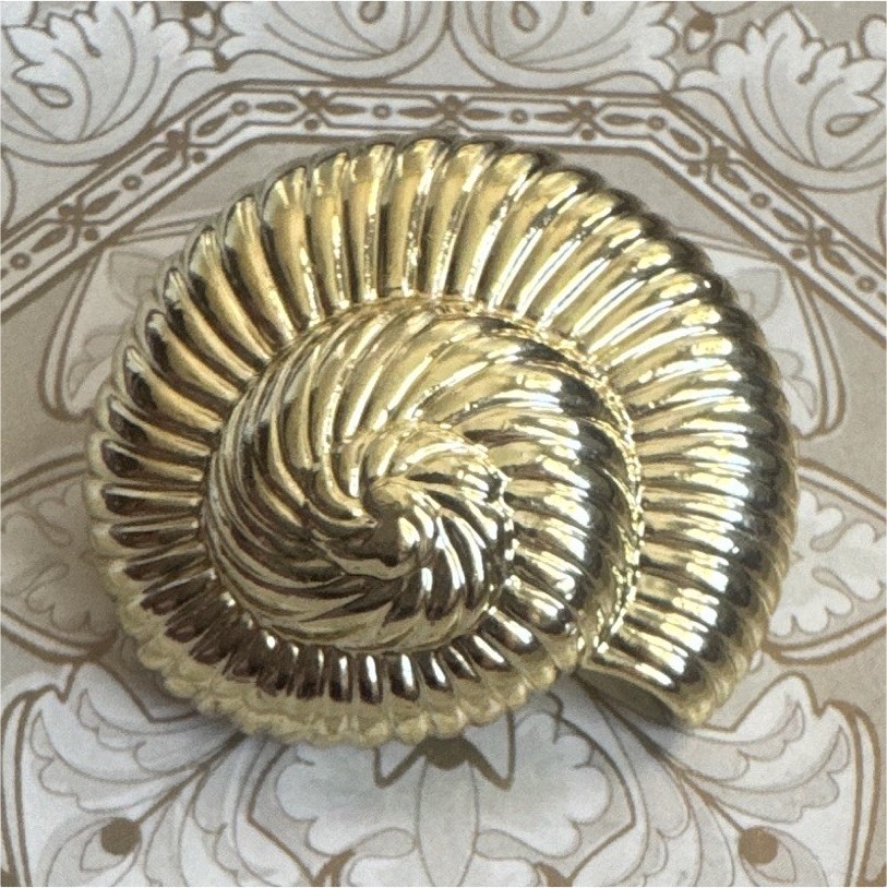 Gold Tone Metal Seashell Brooch Pin Swirl Shell Design Animals & Insects Theme