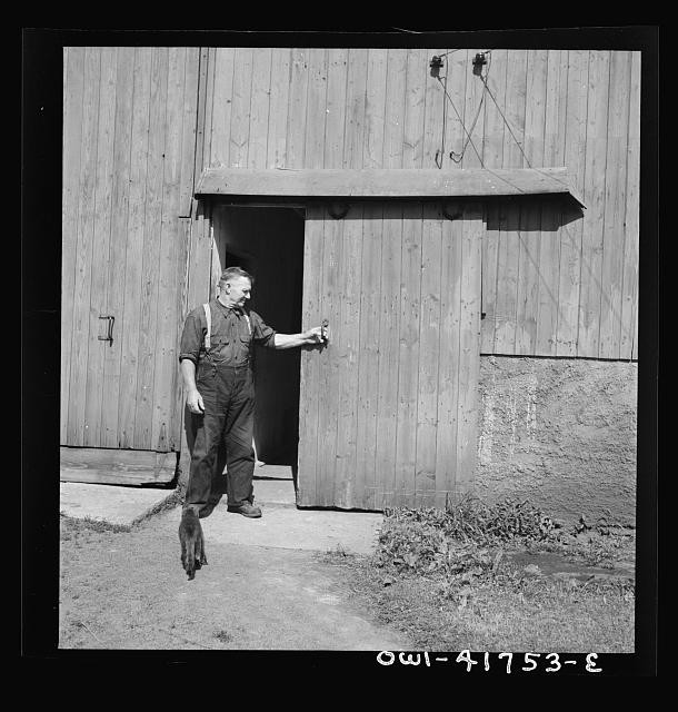 Photo:Southington Connecticut Andrew Smedberg Dairy Farm 1942 Barn