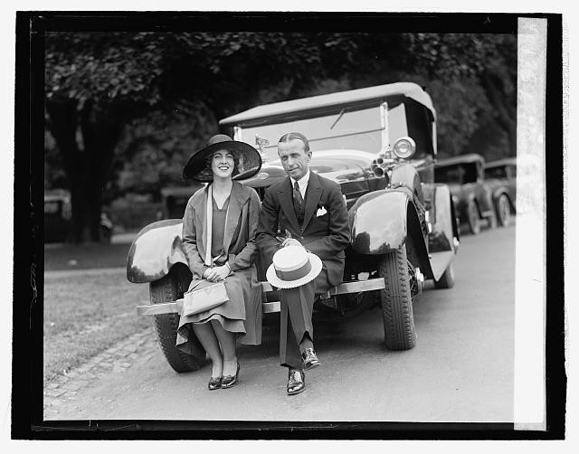 Photo:Dr. and Mrs. S.F. Bedoya in Car, 1926
