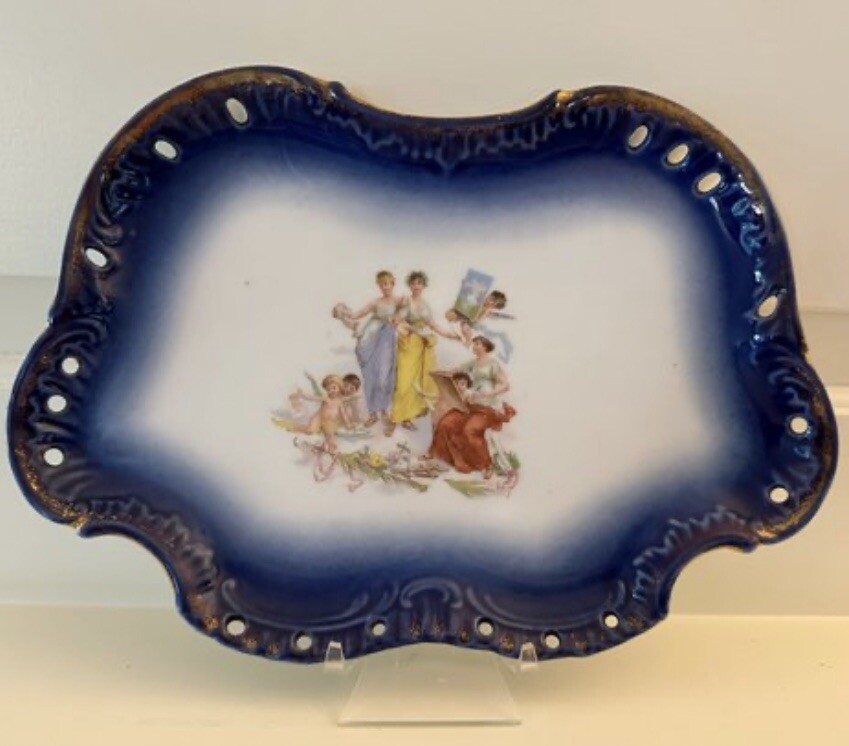 Antique 1890s irregular shaped Austrian Victoria plate; 11