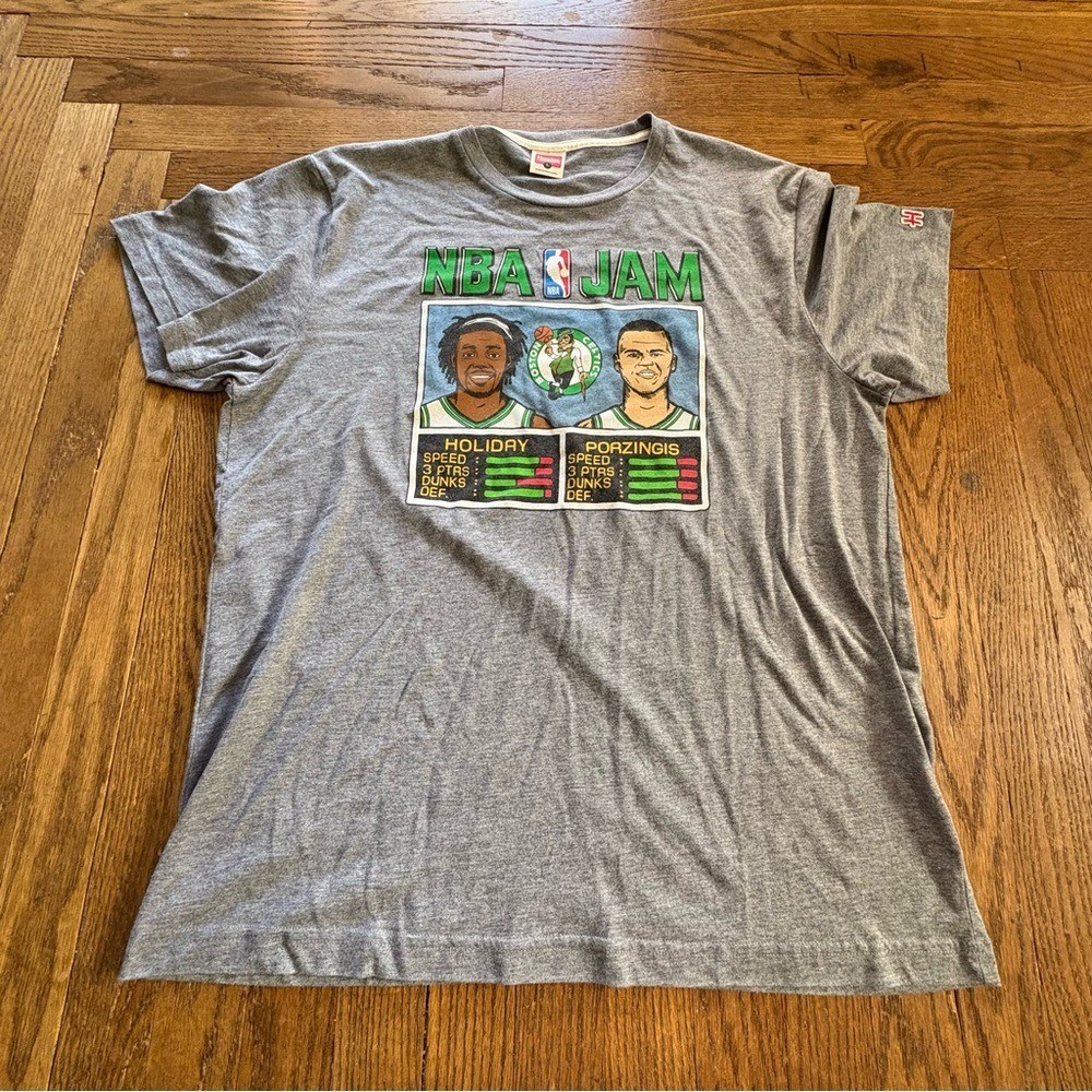 Homage NBA Jam Boston Celtics T-Shirt Holiday Porziņģis Graphic Tee Size L