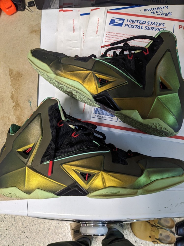 Nike Air Lebron 11 XI Kings Pride Parachute Gold 616175-700 US Mens Size 11 2013