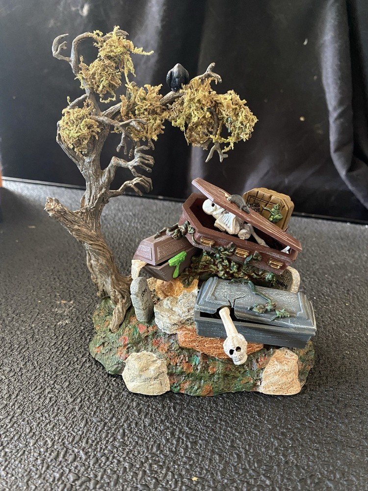 DEPT. 56 Halloween Animated Haunted Graveyard • Village Accessories