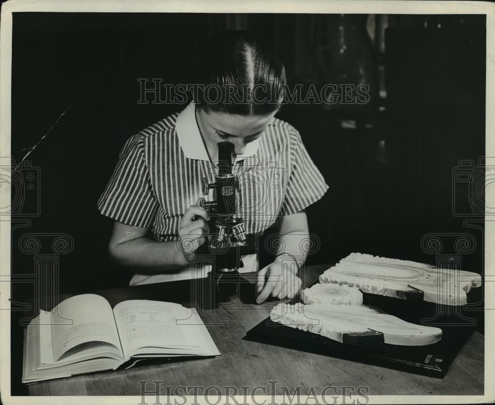 Press Photo Student nurse studies anatomy with models and a microscope