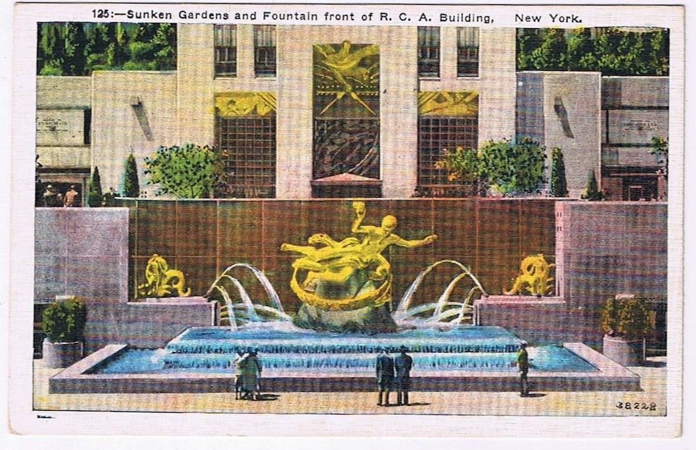 Postcard New York City NY RCA Building Sunken Gardens & Fountain