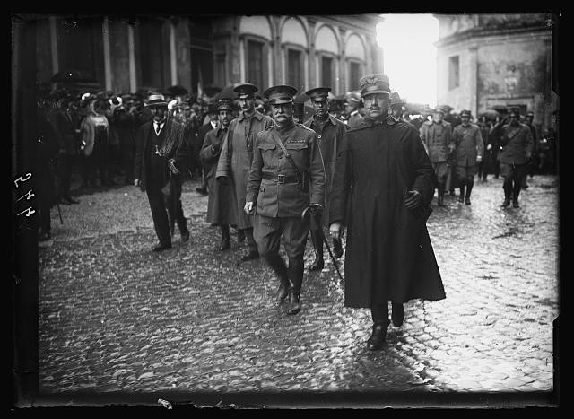 Photo:Italy 1917 1920 American Red Cross Soldiers Parade Crowds