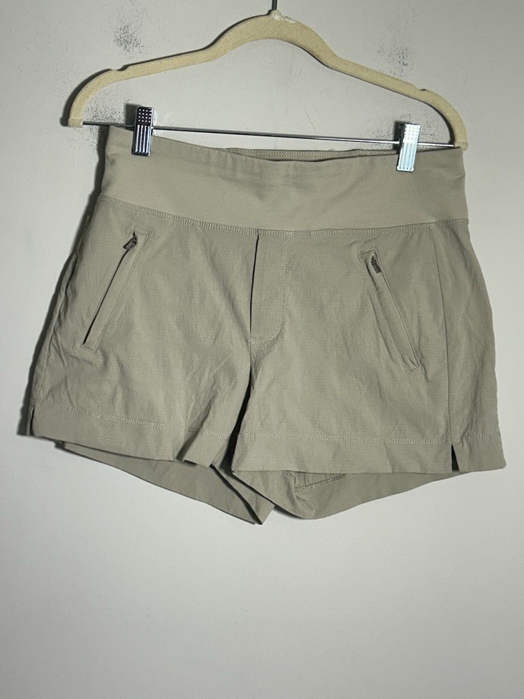 Athleta Trekkie North hiking shorts featuring front zipper pockets Sz. 4