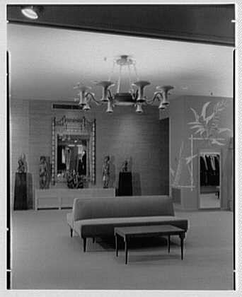 Photo:Bonwit Teller, business in Cleveland, Ohio. Deb, to display