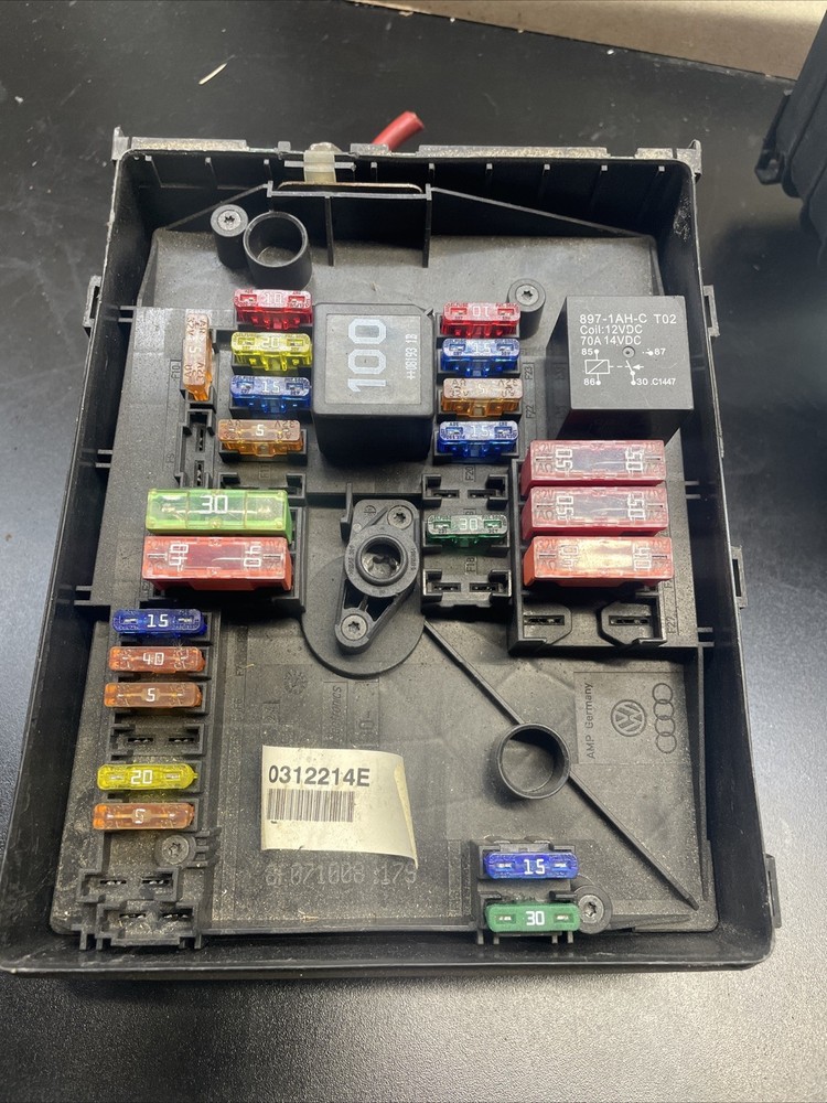 2005 06 07 08 09 2010 VOLKSWAGEN Passat JETTA ENGINE 2.5L FUSE MODULE OEM