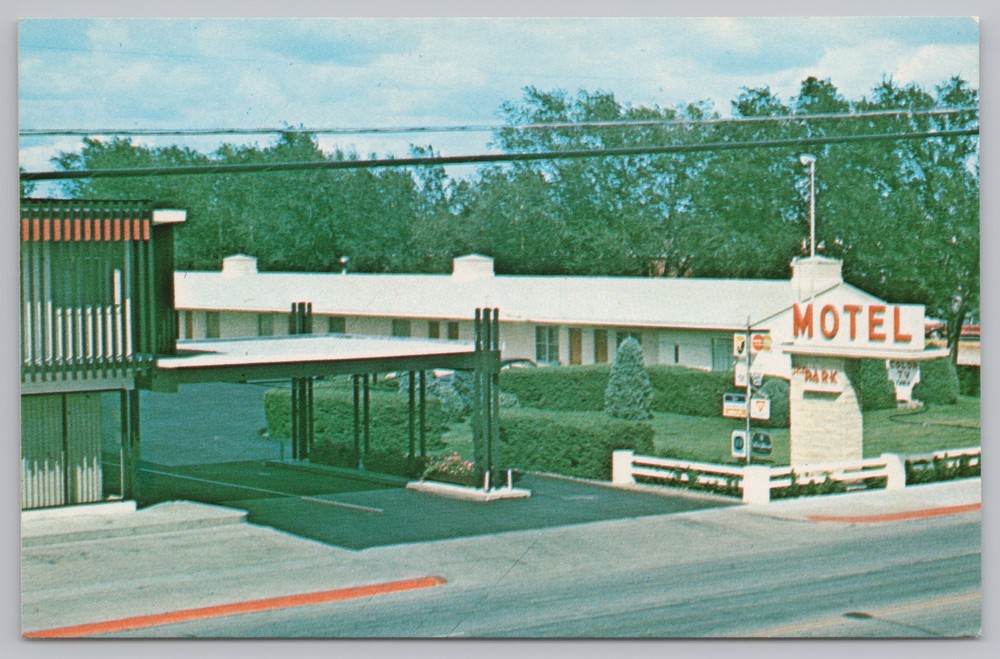 Roadside~Park Motel US Hwy 26 Scottsbluff Nebraska~Vintage Postcard