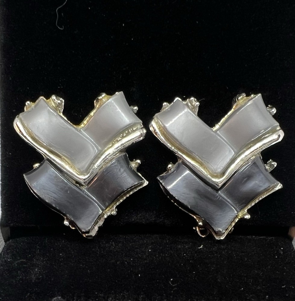 Thermoset Lucite Light Grey Estate Vintage Jewelry Earrings Clipping Clip On