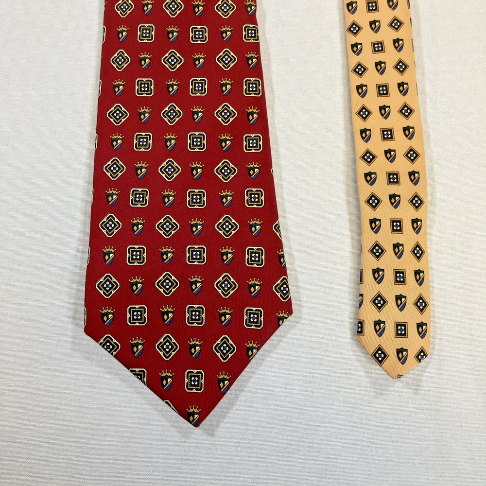 Vintage Tommy Hilfiger  Red Crest Logo Silk Necktie USA Made Printed in Italy
