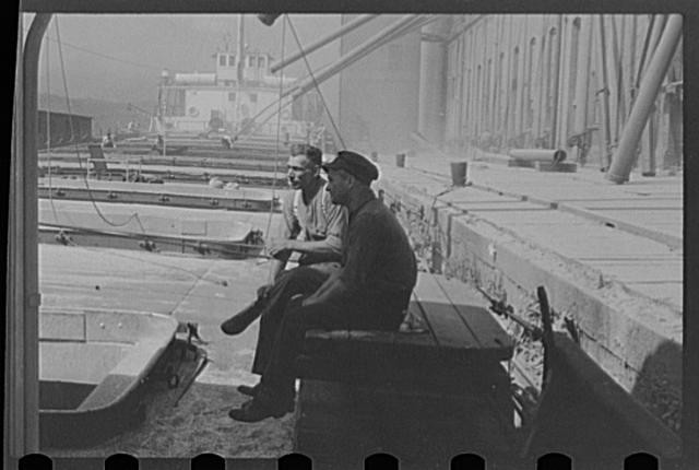 Photo:Superior Wisconsin WI 1941 Loading Grain Boat Dock Workers FSA
