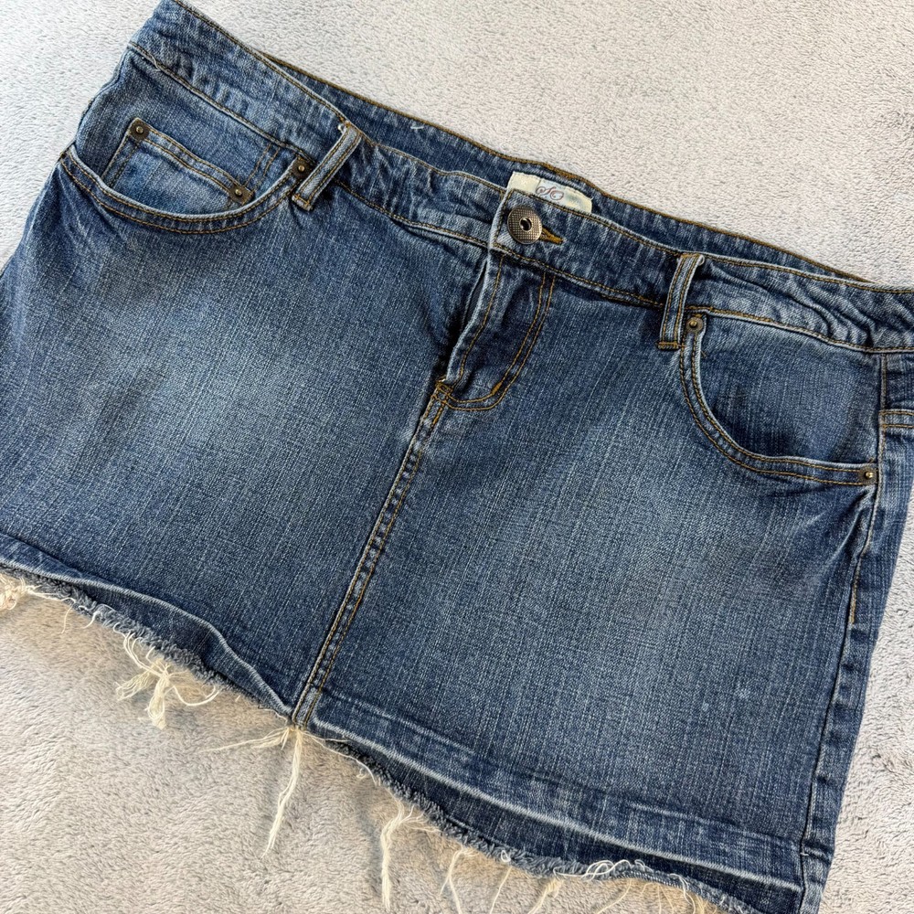 SO Denim Mini Skirt Juniors Frayed Hem Medium Wash Size 15