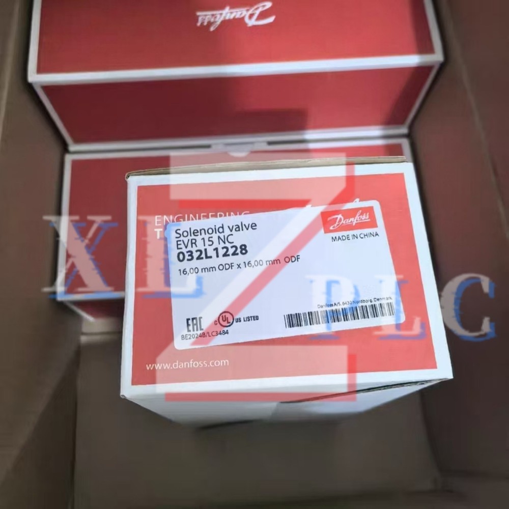 1PCS New Danfoss 032L1228 EVR15 solenoid valve In Box*
