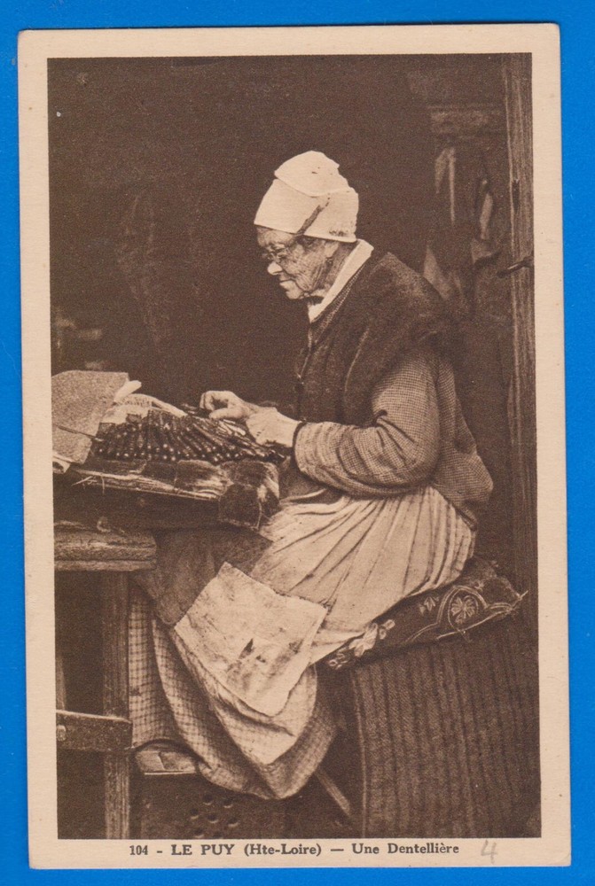 France, Le Puy, Women bobbin lace maker, Dentelliéres, old Postcard