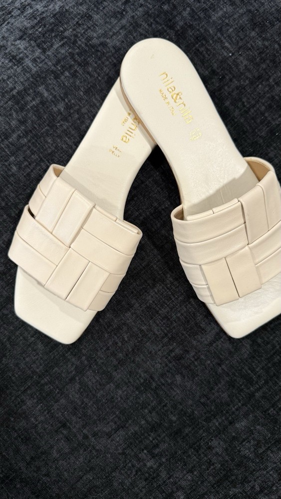Women's flat sandals