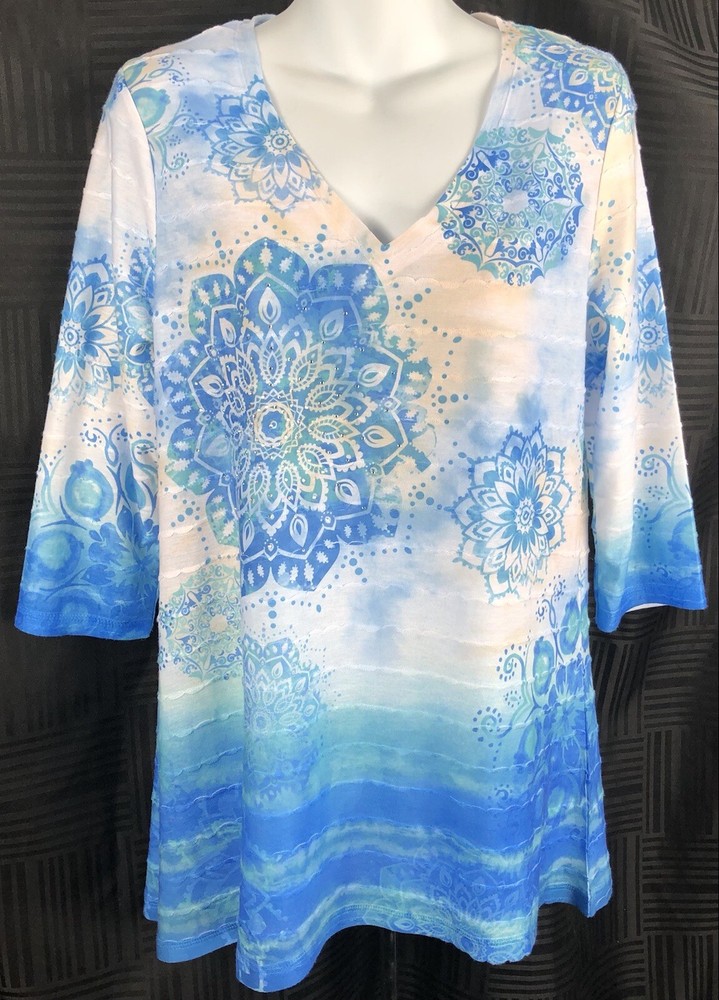 Time & Tru Boho Floral Ombre V-Neck Tunic Top with 3/4 Sleeves in Blue White