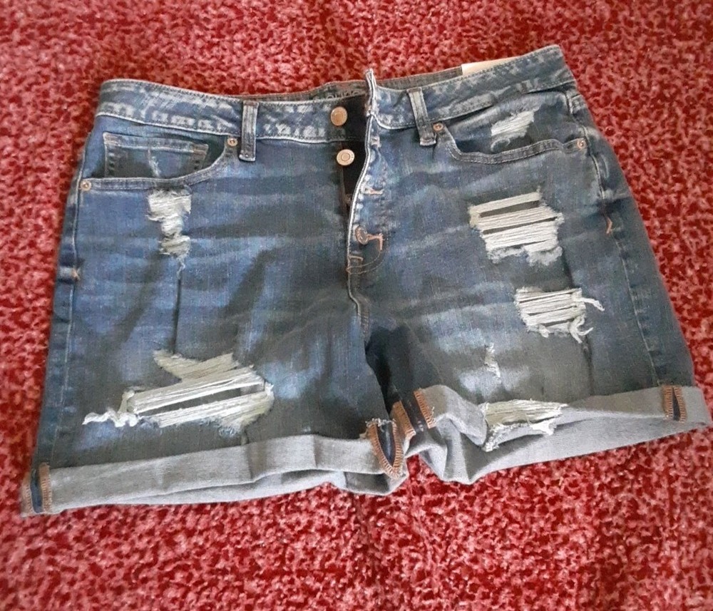 Maurices Womens Shorts Size 14 Distressed Denim Cuffed Nwt