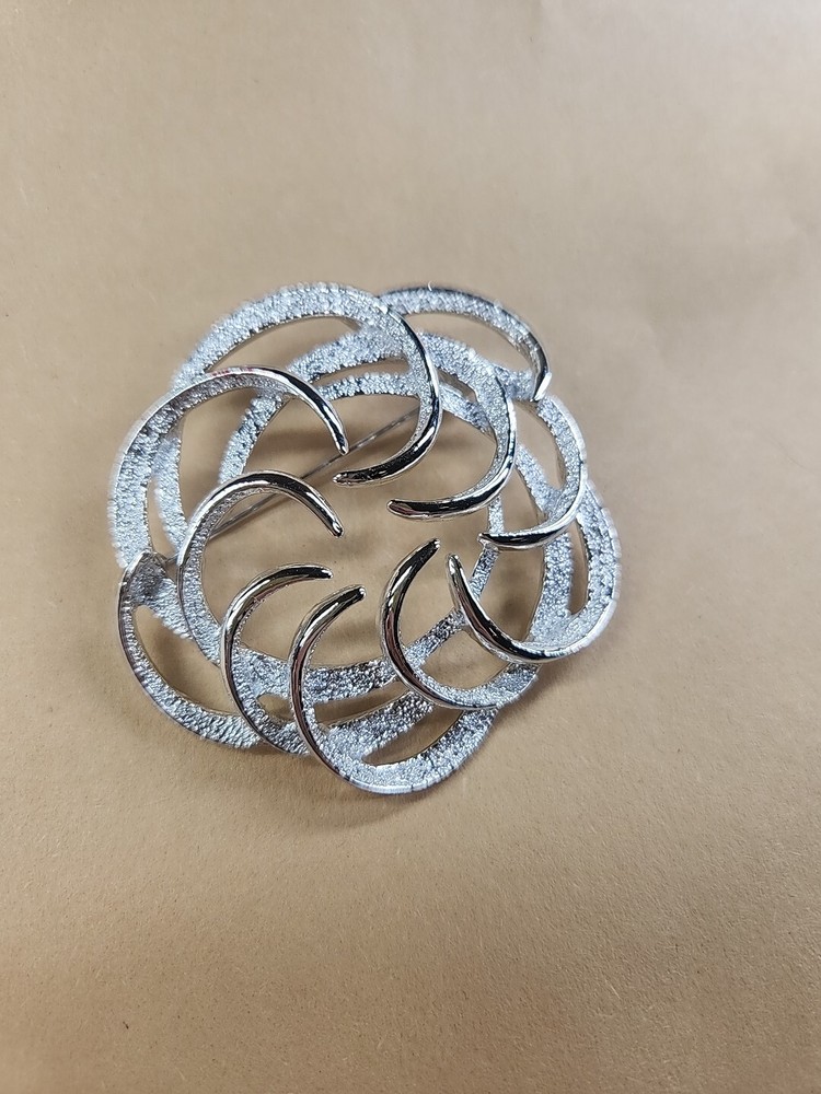 Vintage Sarah Coventry Silver Tone Round Brooch Pin Signed Swirl
