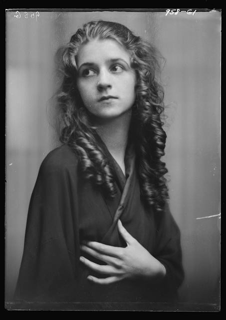 Photo:Isadora Duncan 1915-1923 Portrait Photograph Dancer Curly Hair