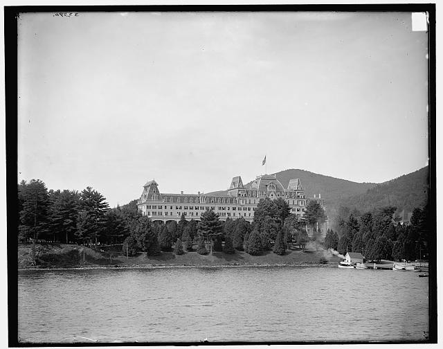 Photo:Fort William Henry Hotel,resort,wharves,piers,docks,Lake George,New