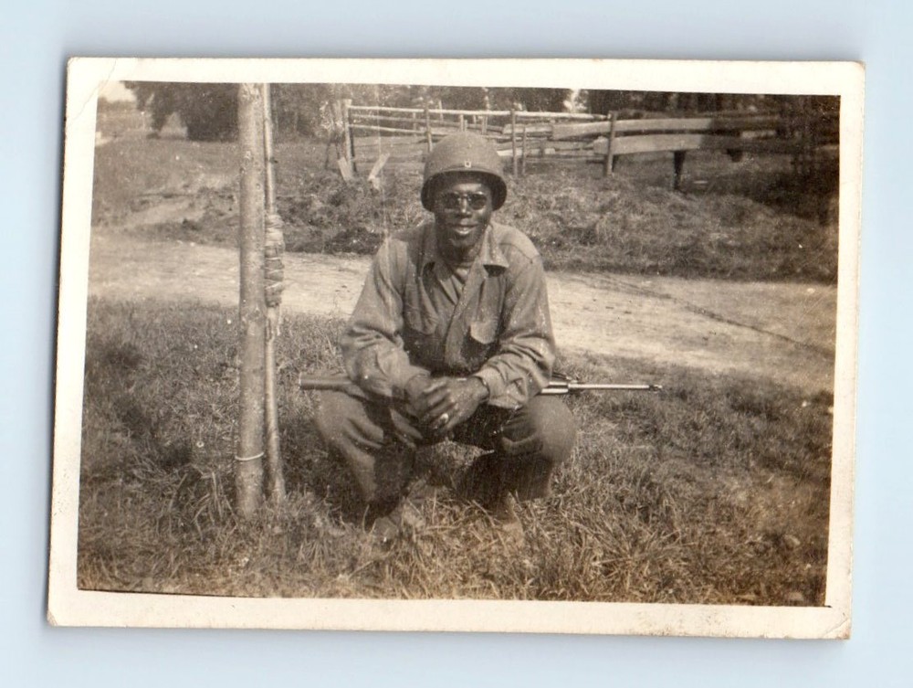 Old Vintage Photo SOLO BLACK AFRICAN AMERICAN ARMY MAN SOLDIER MILITARY PIC