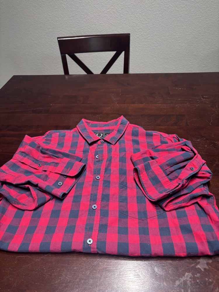 IZOD Men's M Red/Blue Plaid Long Sleeve Point Collar Button-Up Shirt