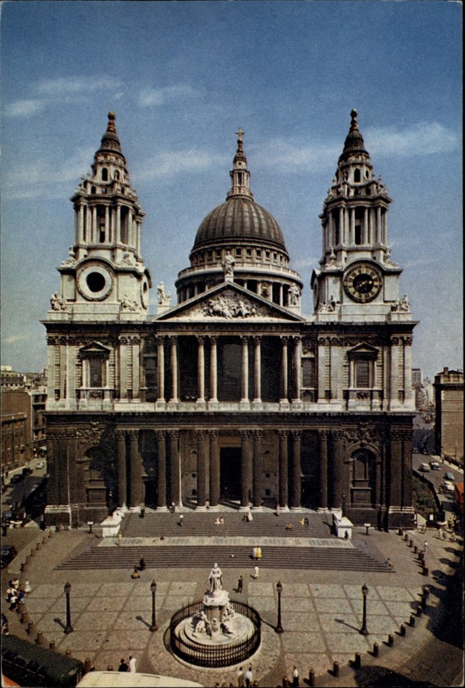 St Pauls Cathedral London vintage postcard m737
