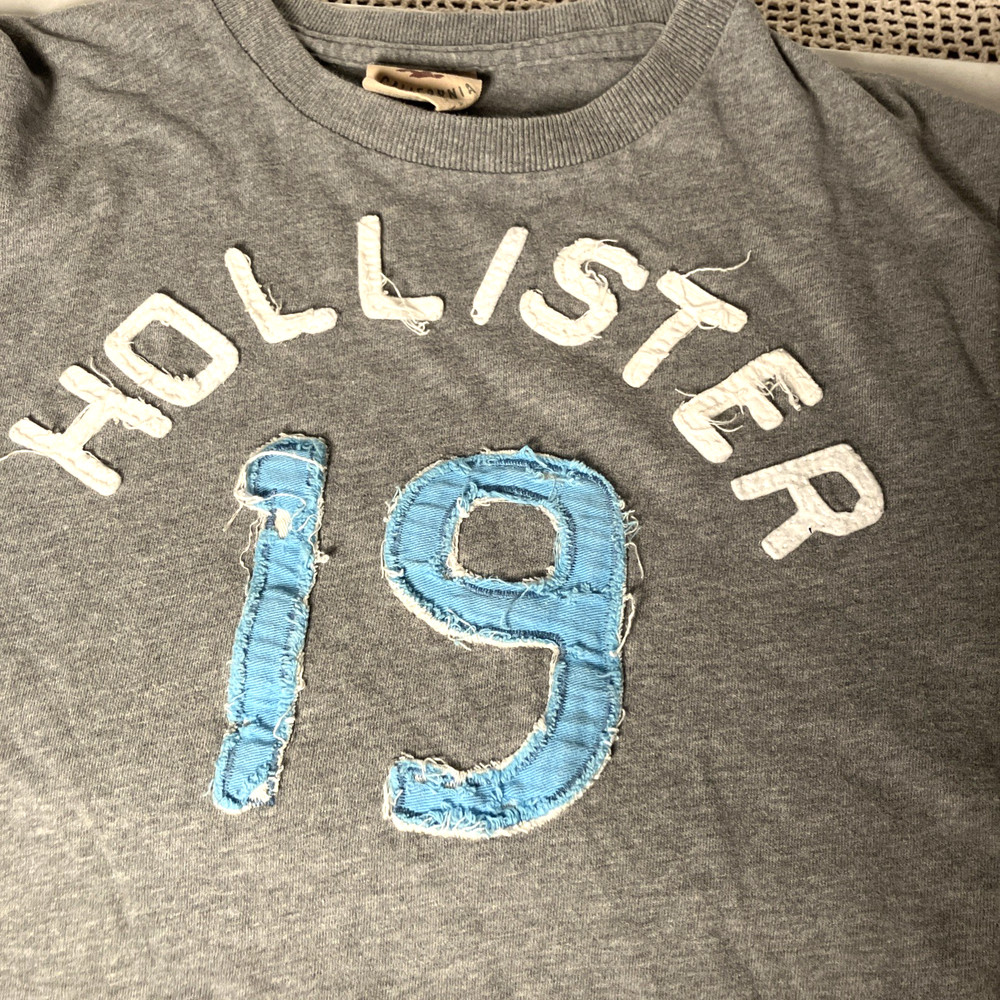 Vintage Hollister Embroidered t-shirt Size M.