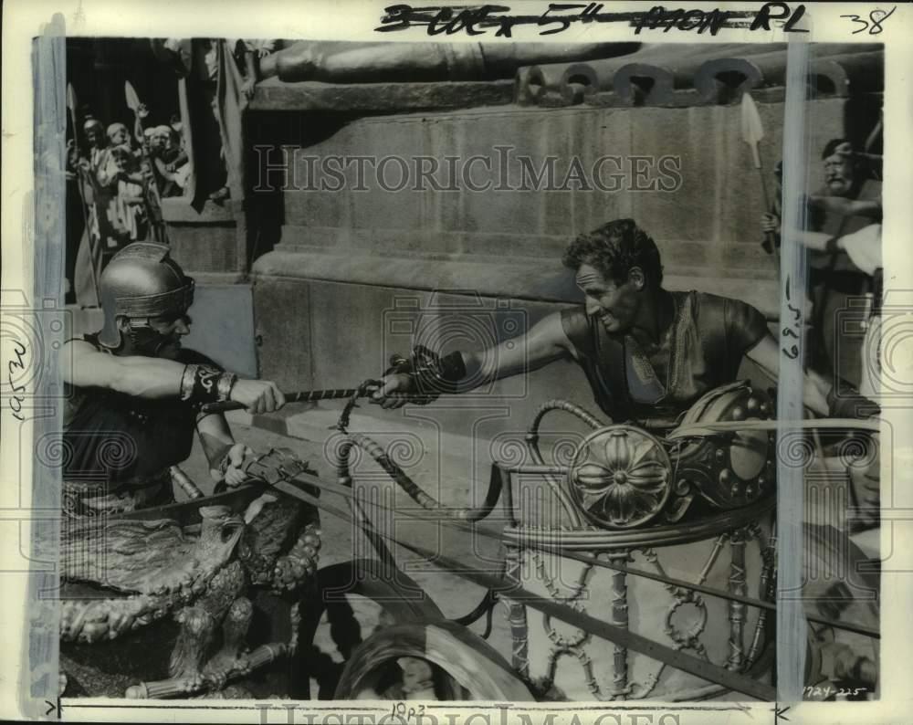 1960 Press Photo Actors Stephen Boyd & Charlton Heston on chariot in 