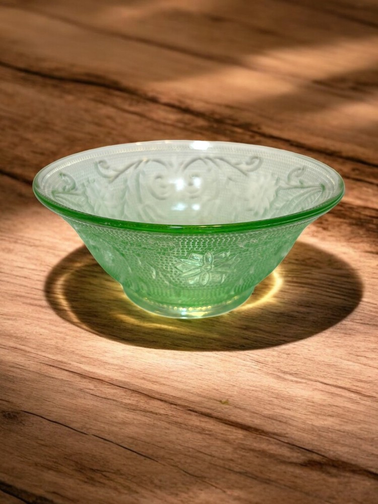 Vintage Tiara Indiana Glass Chantilly Green Sandwich Bowl Depression Glass