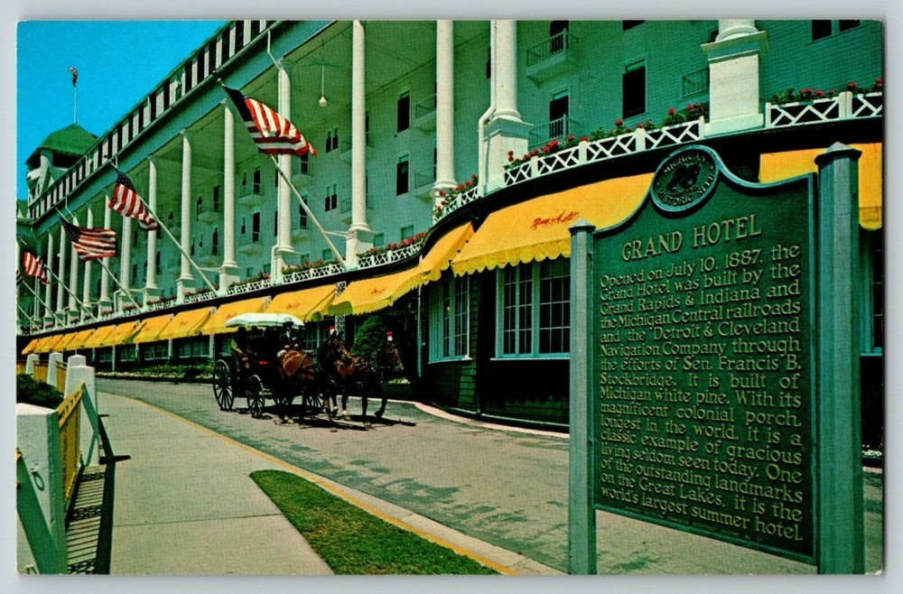 Postcard MI Grand Hotel Horse Drawn Carriage Mackinac Island, Michigan