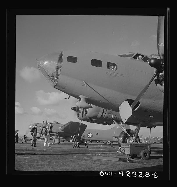 Seattle Washington Boeing B-17F Flying Fortress Bomber 1942 Maintenance