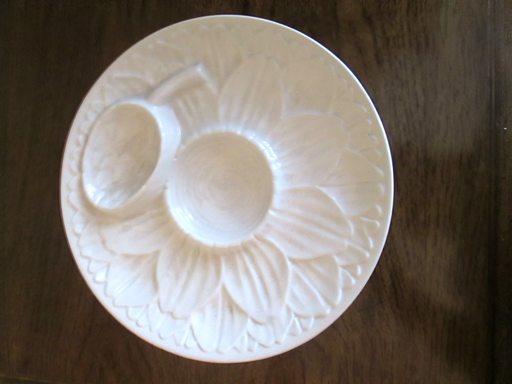 Vintage Majolica Artichoke Plate Portugal White Footed  9-1/4