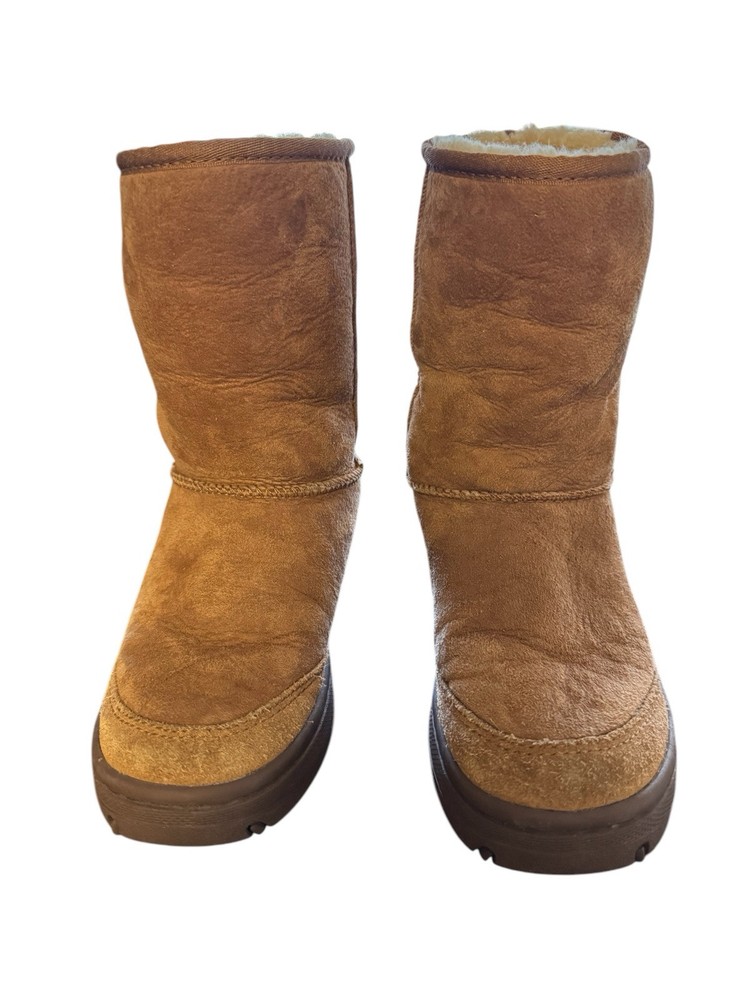 UGG Classic Short Chestnut Suede Sherling Boots Women's Size 6